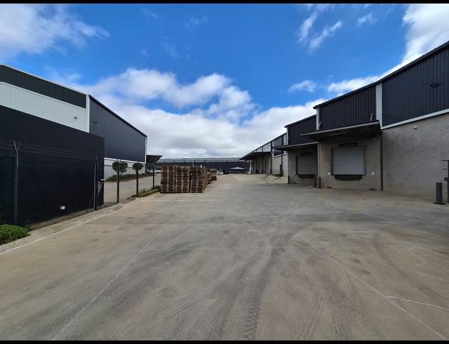 3,500M² WAREHOUSE TO LET IN LONGLAKE